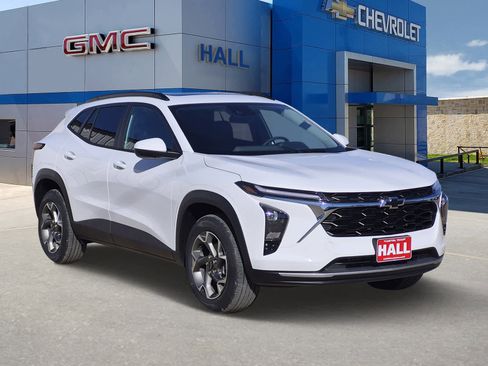 New 2026 Chevrolet Trax LT w/ Sunroof Package image 1