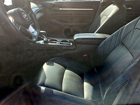 Used 2024 Nissan Altima 2.5 SR w/ SR Premium Package FWD image 6