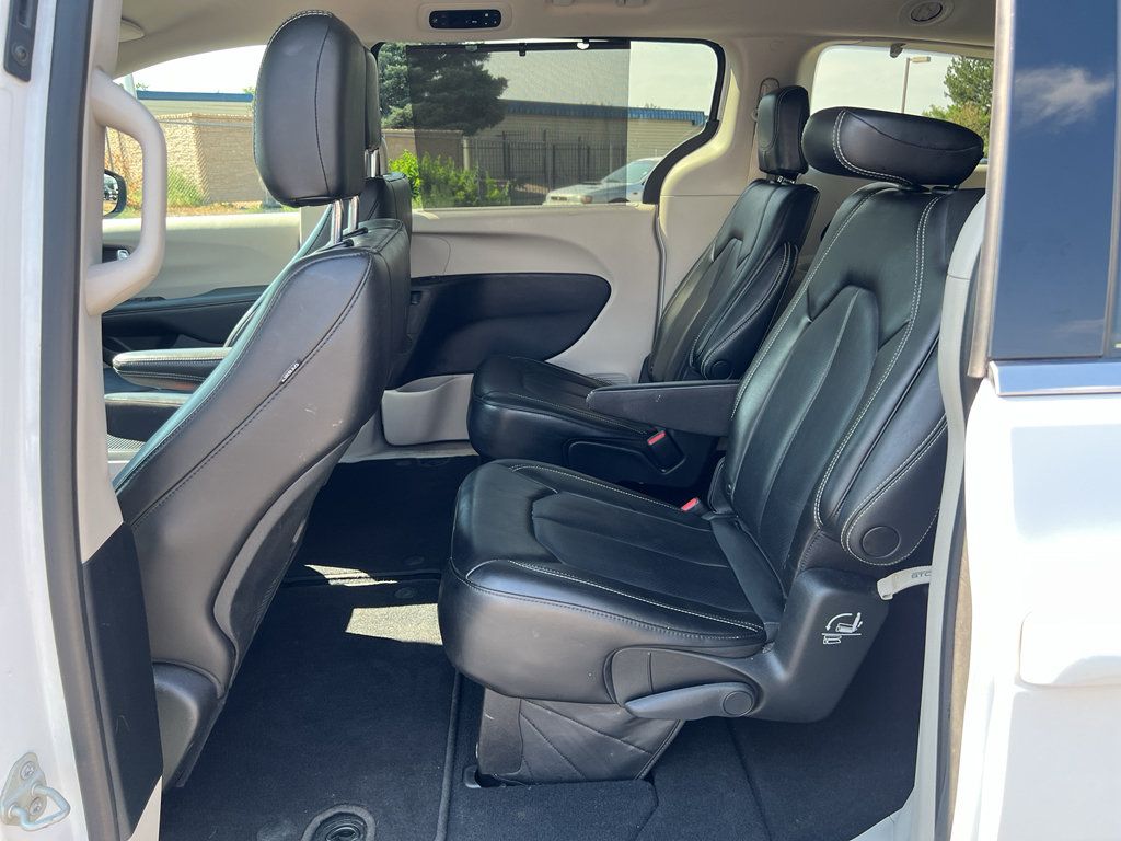Used 2023 Chrysler Pacifica Touring-L FWD image 24