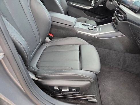 Used 2025 BMW 330i Sedan w/ Convenience Package RWD image 30