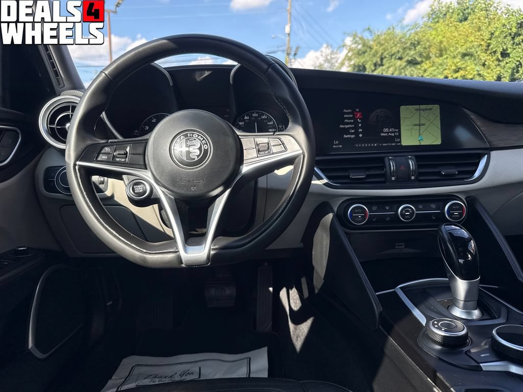 Used 2018 Alfa Romeo Giulia AWD image 13