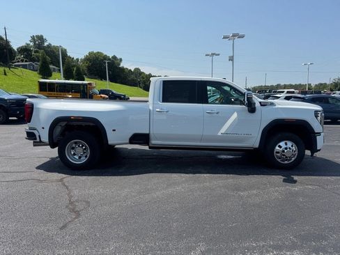Used 2025 GMC Sierra 3500 Denali w/ Denali Reserve Package AWD/4WD image 3