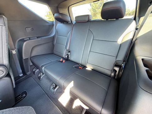 New 2025 Chevrolet Traverse RS FWD image 21