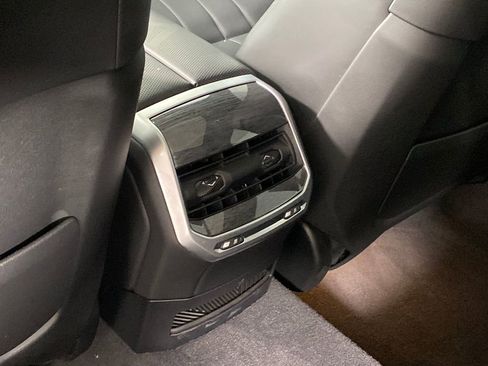 Used 2024 BMW 760i xDrive image 30