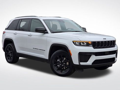 New 2026 Jeep Grand Cherokee Altitude AWD/4WD image 16