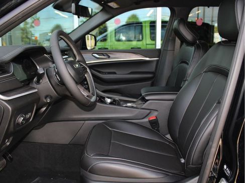 New 2025 Jeep Grand Cherokee Limited w/ Luxury Tech Group II image 11