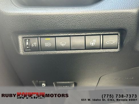 Used 2021 Toyota RAV4 XLE Premium image 15