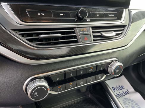 Used 2023 Nissan Altima 2.5 SR w/ SR Premium Package FWD image 14