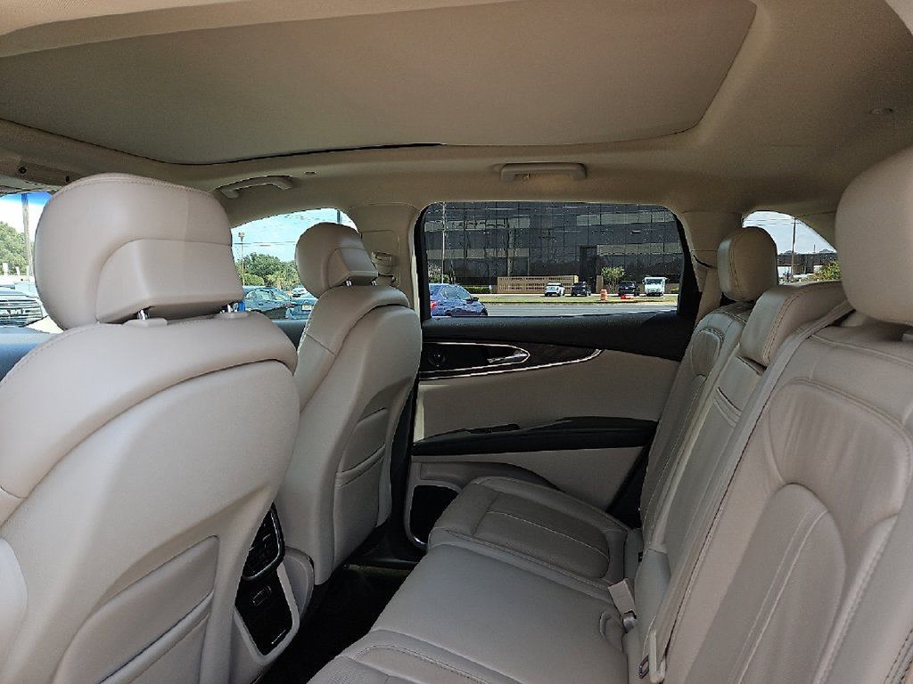 Used 2020 Lincoln Nautilus Reserve w/ Equipment Group 201A FWD image 16