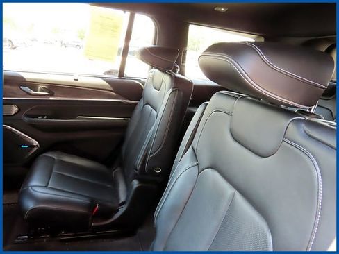 Certified 2022 Jeep Grand Cherokee L Overland w/ Luxury Tech Group IV AWD/4WD image 10