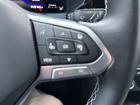 Used 2023 Volkswagen Taos SE image 16