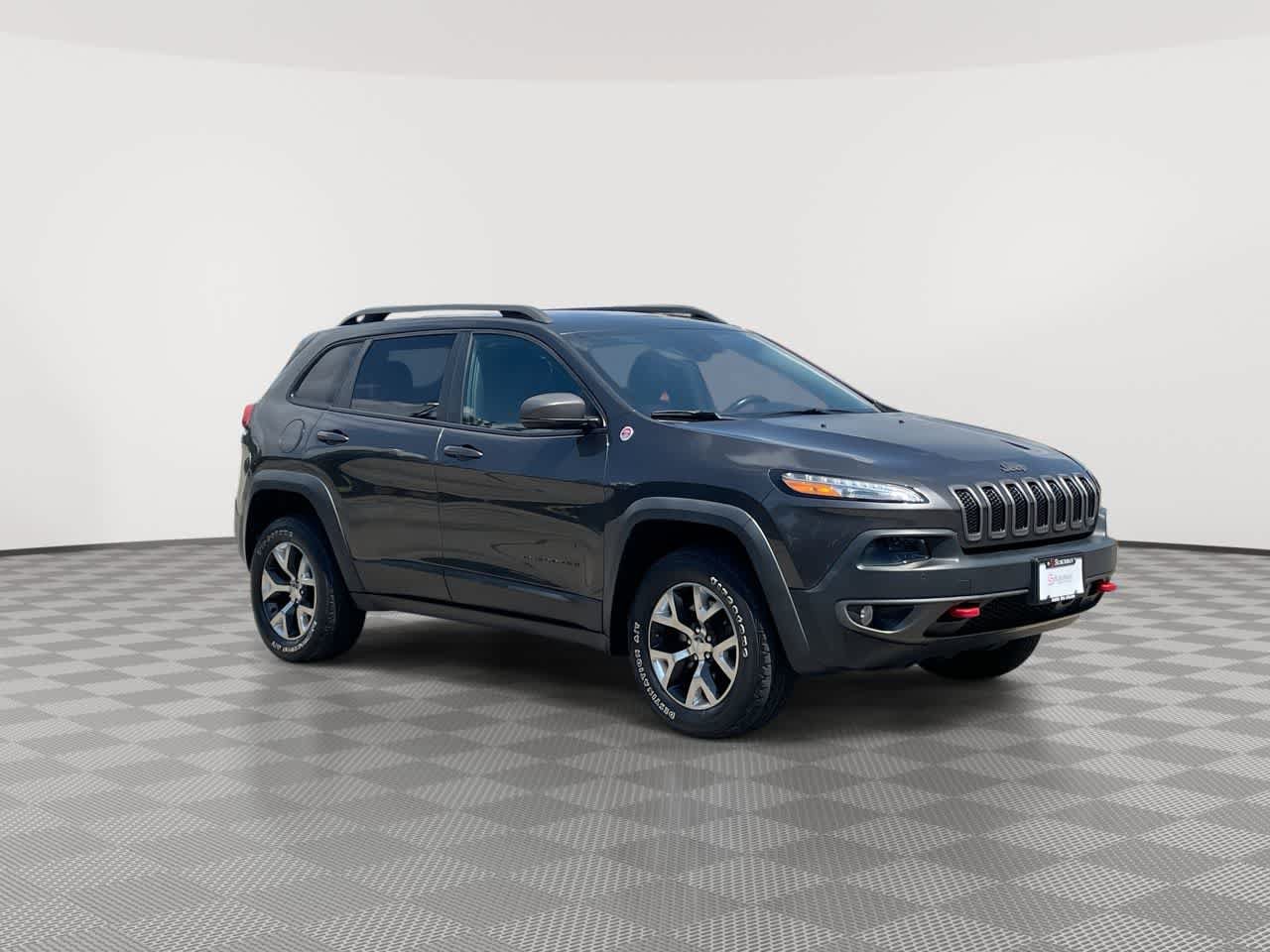 Used 2014 Jeep Cherokee Trailhawk w/ Technology Group AWD/4WD image 2