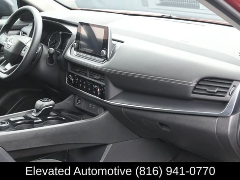 Used 2025 Nissan Rogue S AWD/4WD image 6