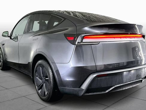 Used 2026 Tesla Model Y AWD image 10
