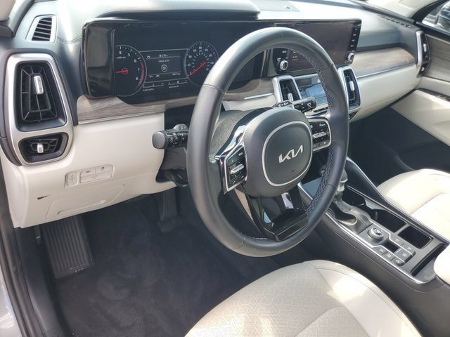 Used 2022 Kia Sorento EX w/ Panoramic Sunroof Package FWD image 18