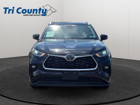Used 2023 Toyota Highlander XLE AWD/4WD image 2