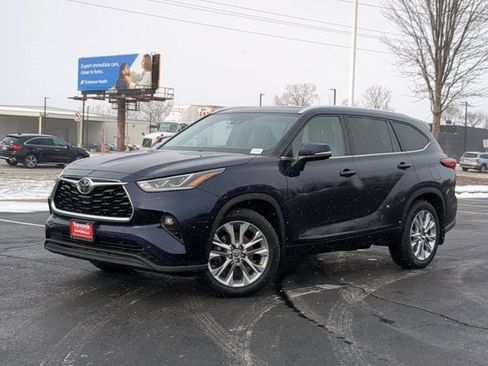Used 2020 Toyota Highlander Limited image 2