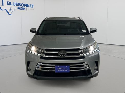 Used 2018 Toyota Highlander Limited FWD image 2