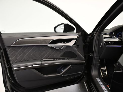 Used 2025 Audi S8 image 29