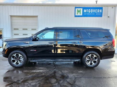 Used 2025 GMC Yukon XL AT4 image 2