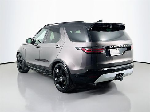 Used 2025 Land Rover Discovery Metropolitan Edition image 7