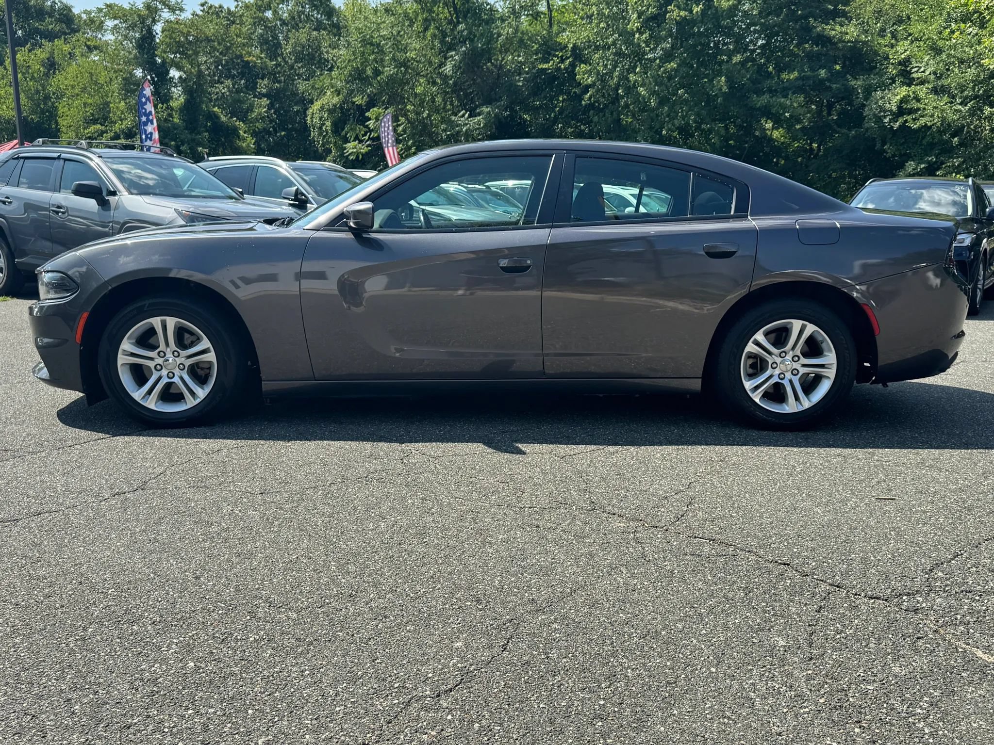 Used 2022 Dodge Charger SXT RWD image 2