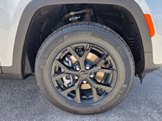 New 2026 Jeep Grand Cherokee Altitude RWD image 10