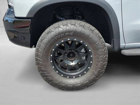 Used 2024 Chevrolet Silverado 1500 ZR2 w/ Technology Package AWD/4WD image 24