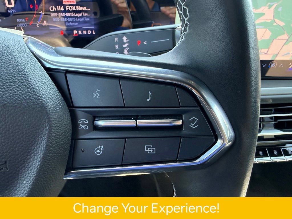 Used 2025 Chevrolet Traverse LT w/ Driver Confidence Package FWD image 25