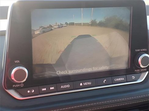 Used 2023 Nissan Rogue SV image 8