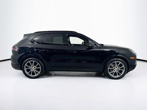 Used 2024 Porsche Cayenne AWD/4WD image 4