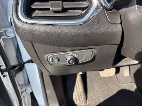 Used 2023 Chevrolet Equinox LT FWD image 18