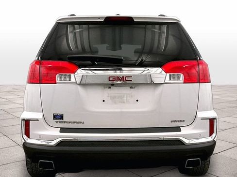 Used 2017 GMC Terrain SLT w/ Driver Alert Package I AWD/4WD image 4