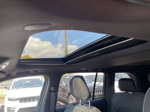 New 2025 Jeep Grand Cherokee Laredo X w/ Luxury Tech Group I image 36