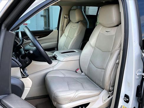 Used 2018 Cadillac Escalade Luxury image 7