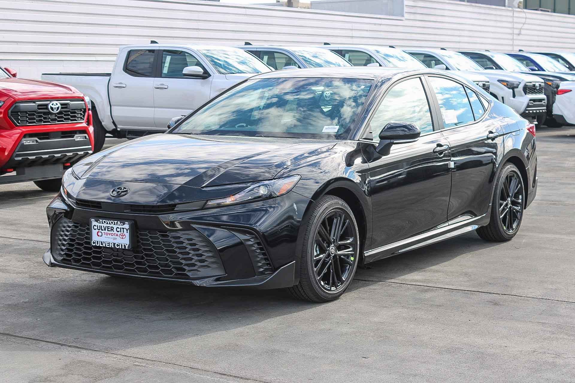 New 2026 Toyota Camry SE FWD image 3