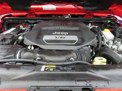 Used 2017 Jeep Wrangler Unlimited Sahara w/ Connectivity Group image 24