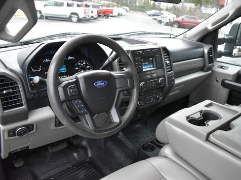 Used 2018 Ford F250 XL w/ Power Equipment Group image 10