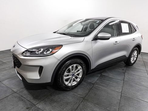Used 2020 Ford Escape SE image 3
