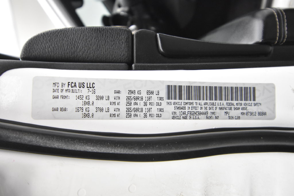 Used 2017 Jeep Grand Cherokee Limited AWD/4WD image 26