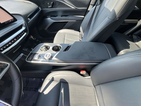 Used 2024 Cadillac Lyriq Sport AWD/4WD image 23