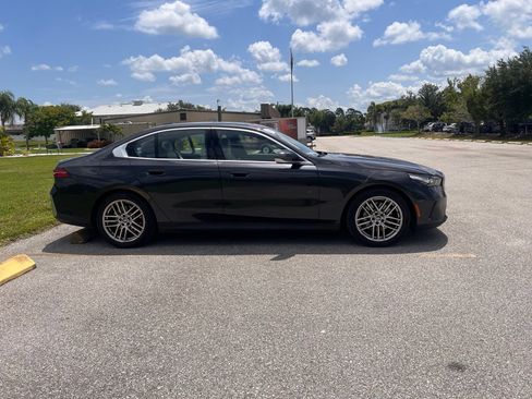 Used 2024 BMW 530i w/ Convenience Package RWD image 3
