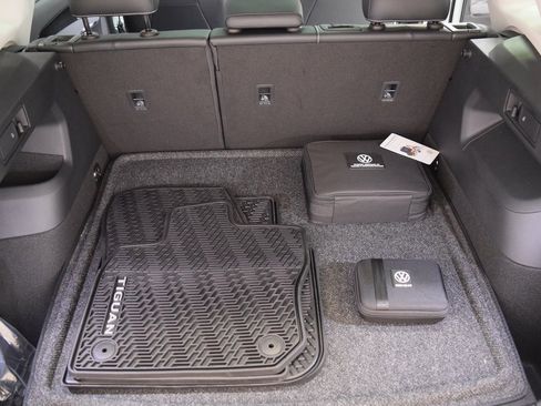 New 2025 Volkswagen Tiguan SE image 11