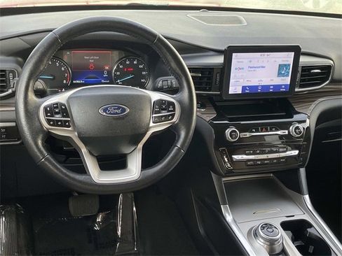 Used 2023 Ford Explorer Limited image 7
