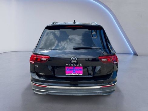 Used 2024 Volkswagen Tiguan SE w/ Panoramic Sunroof Package FWD image 3