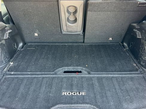 Used 2018 Nissan Rogue SV w/ Premium Package FWD image 7