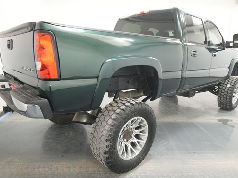 Used 2004 Chevrolet Silverado 2500 LS w/ Skid Plate Package AWD/4WD image 8