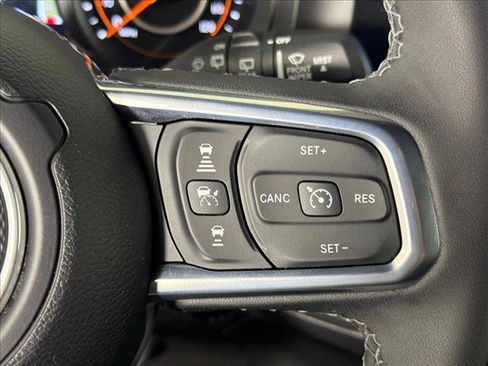 Used 2025 Jeep Wrangler Unlimited Sahara AWD/4WD image 26