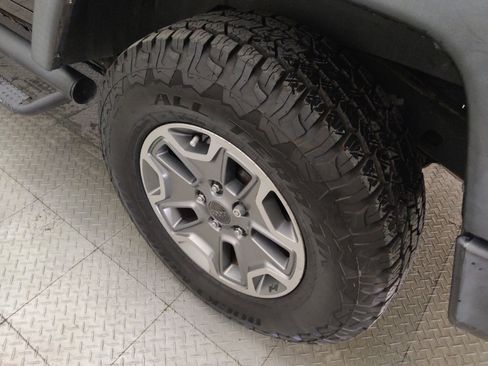 Used 2015 Jeep Wrangler Unlimited Rubicon w/ Connectivity Group AWD/4WD image 31