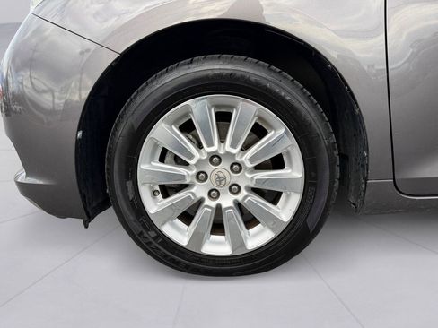 Used 2011 Toyota Sienna XLE image 9